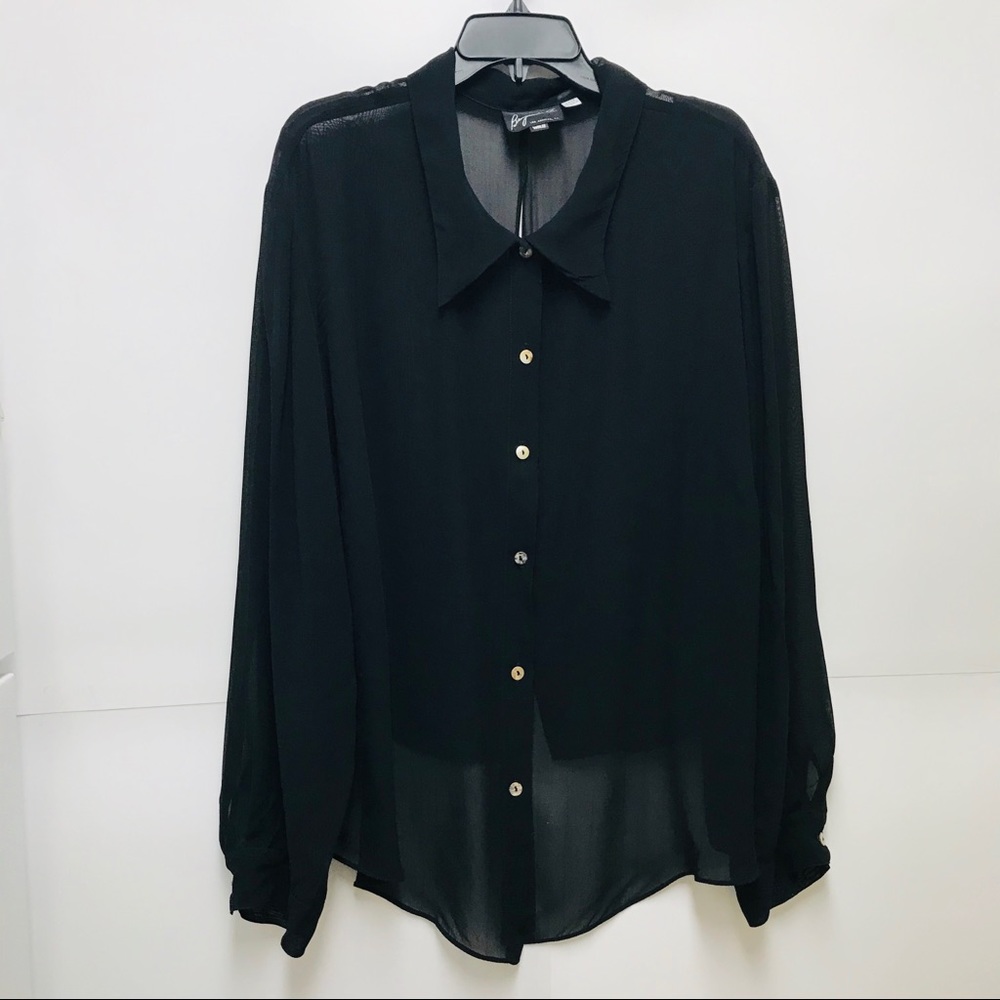 Benjamin a WRII women’s black top